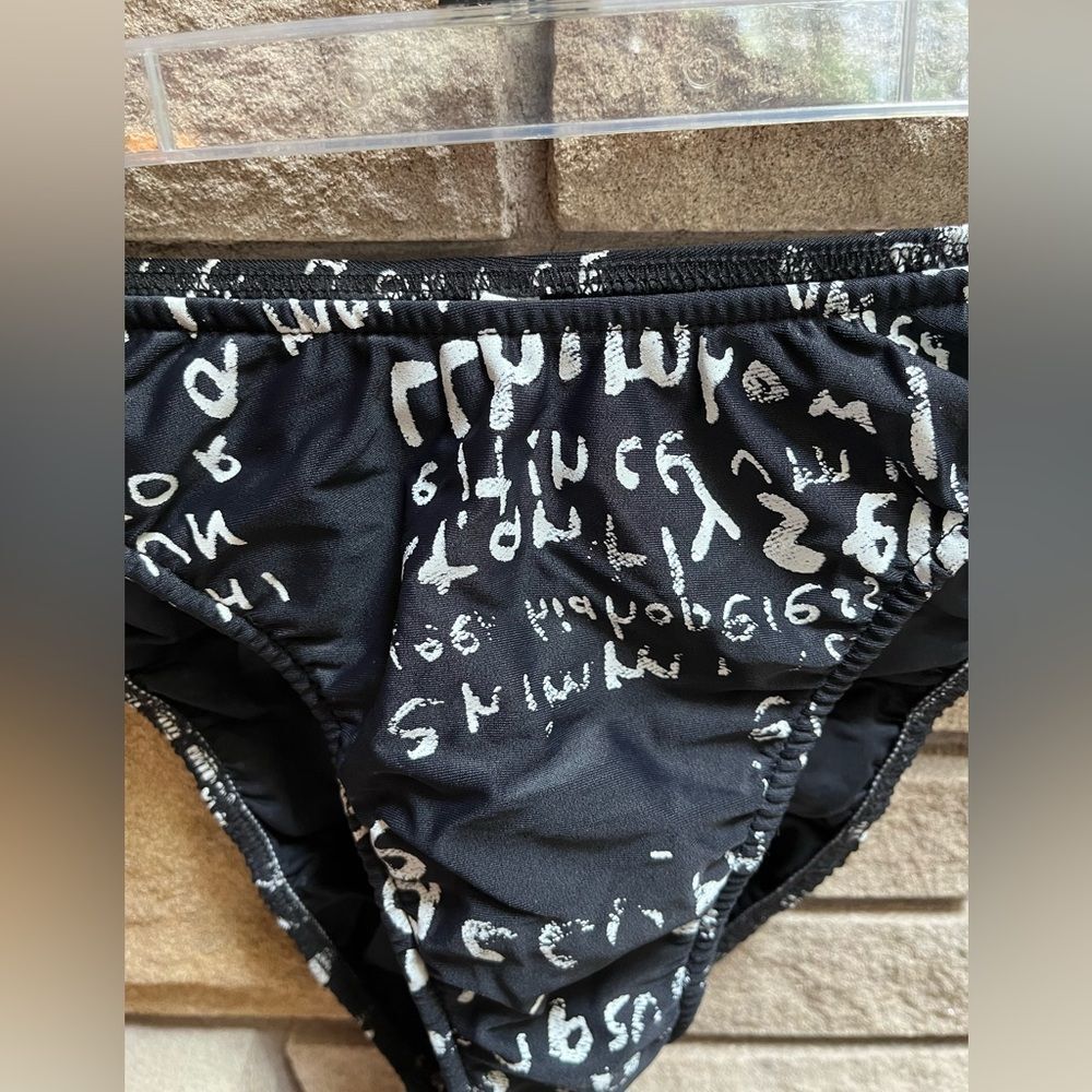 Vintage VENUS Swimwear Bikini Black White Scroll Print Y2K 34b top Medium Bottom - Picture 11 of 12